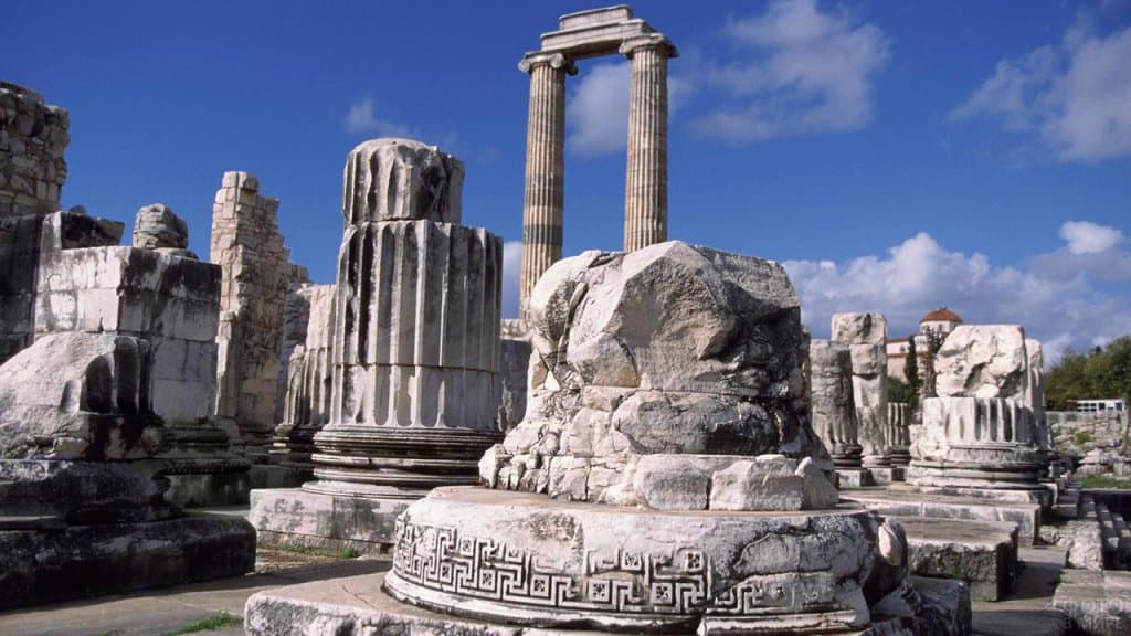 Храм Аполлона - колонны - Дидим, описание курорта в Турции, пляжи, отели, достопримечательности