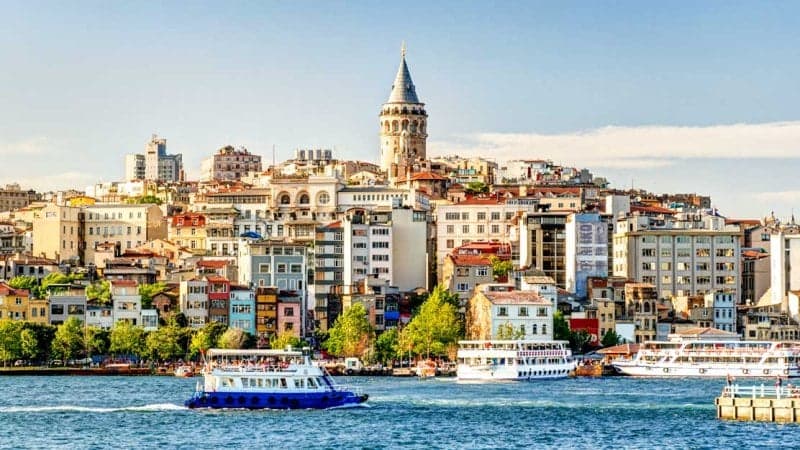 Вид с моря на районы Стамбула