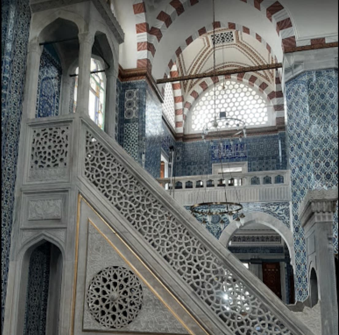 Мечеть Рустем паши, Эминёню