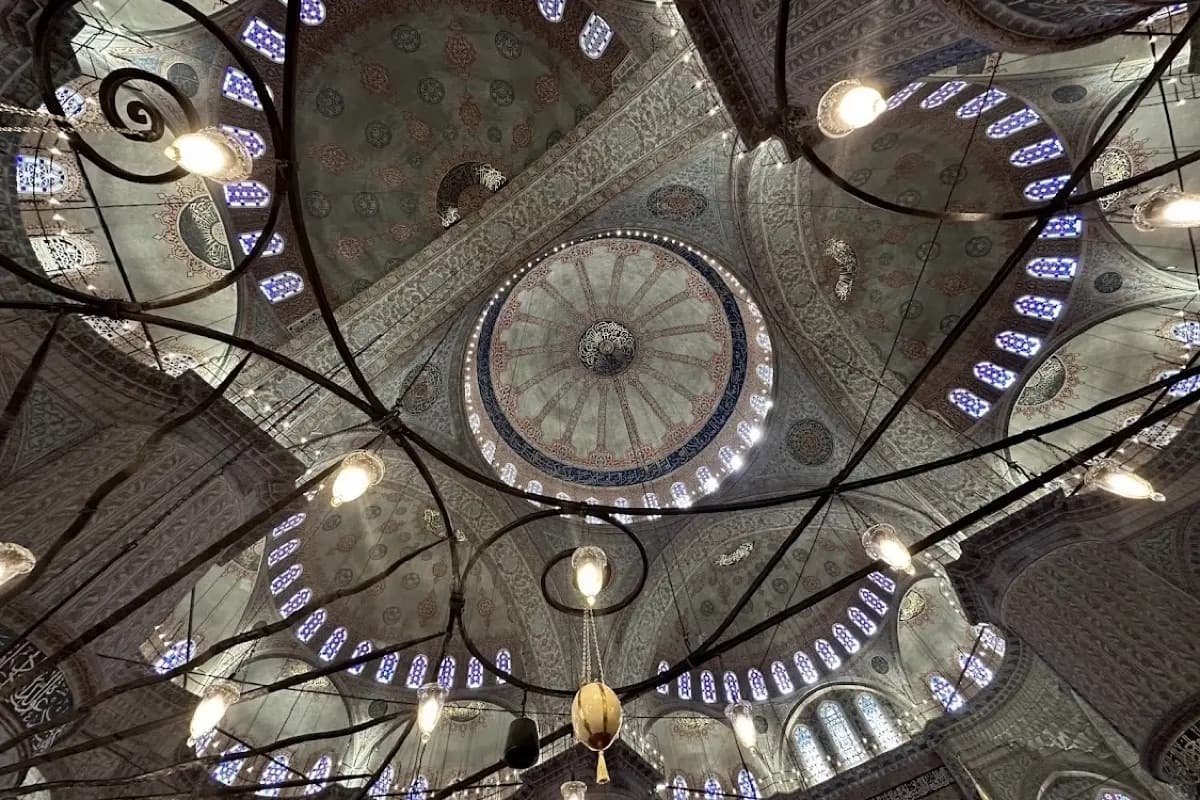 Огромный купол мечети